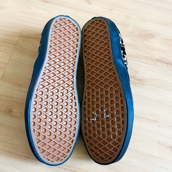 Vans Classic Slip-On Leopard Skull crossbones Women 8.5 US Mens 7.0US - Picture 11 of 11